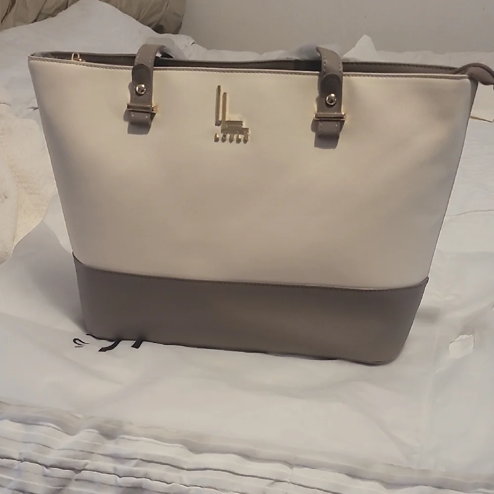 Loulu Two-Tone Tote Bag in Cream and Taupe - Picture 1 of 8